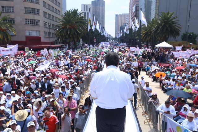 El aspirante de Morena a la CdMX, Ricardo Monreal, no descartó ir con el PRD en alianza.