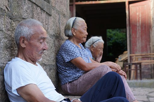 Actualmente en México, solo existen tres Instituciones que se dedican a la protección del adulto mayor.