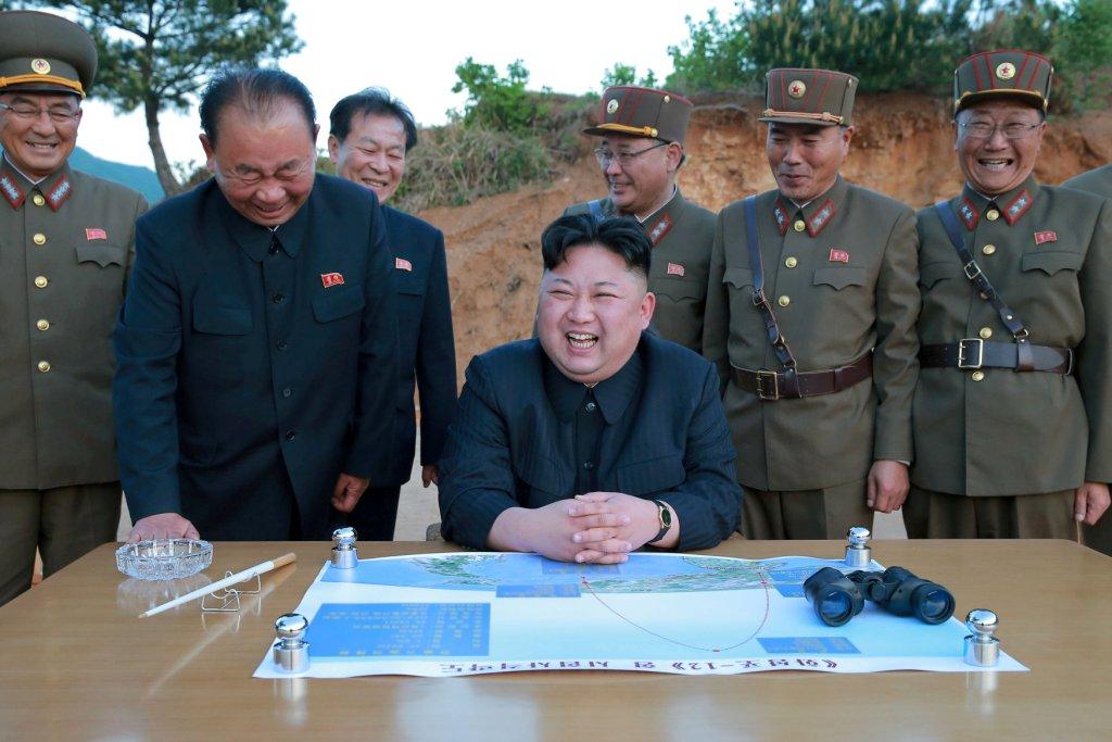 Las autoridades militares de Corea del Norte advirtieron que a mediados de agosto podrían exponer a Kim un plan para atacar Guam.