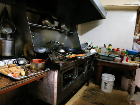 Por las constantes quejas de los comensales inconformes, autoridades hicieron un recorrido de inspección a restaurantes de comida china. 