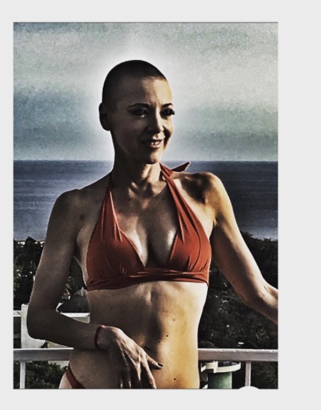 Edith González compartió una imagen en su cuenta de Instagram en la que posa en bikini. 
