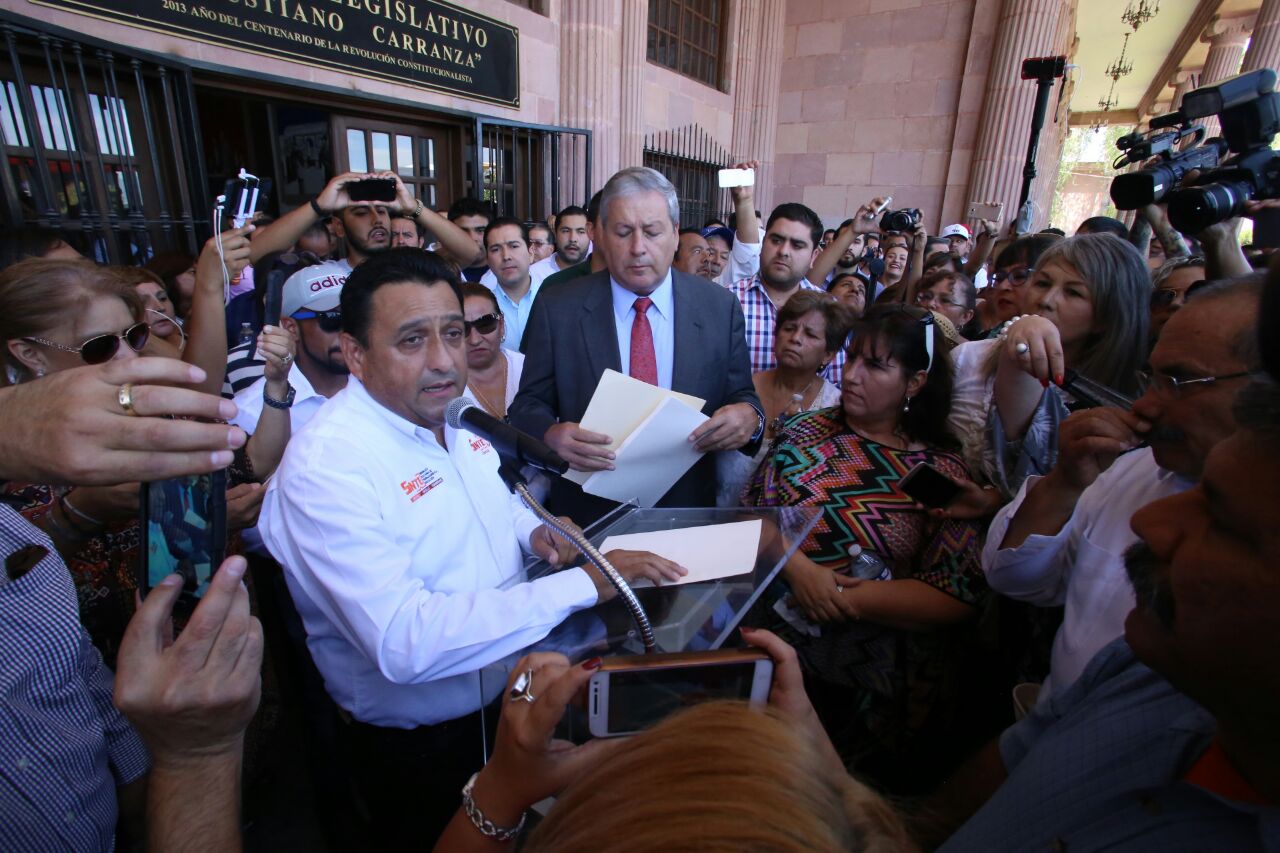 En Saltillo, el SNTE exige justicia para maestro asesinado presuntamente por policías.