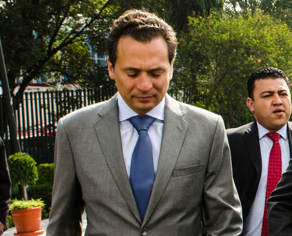 El abogado de Emilio Lozoya, Javier Coello, informó que el ex director de Pemex fue citado para escuchar las acusaciones en su contra.
