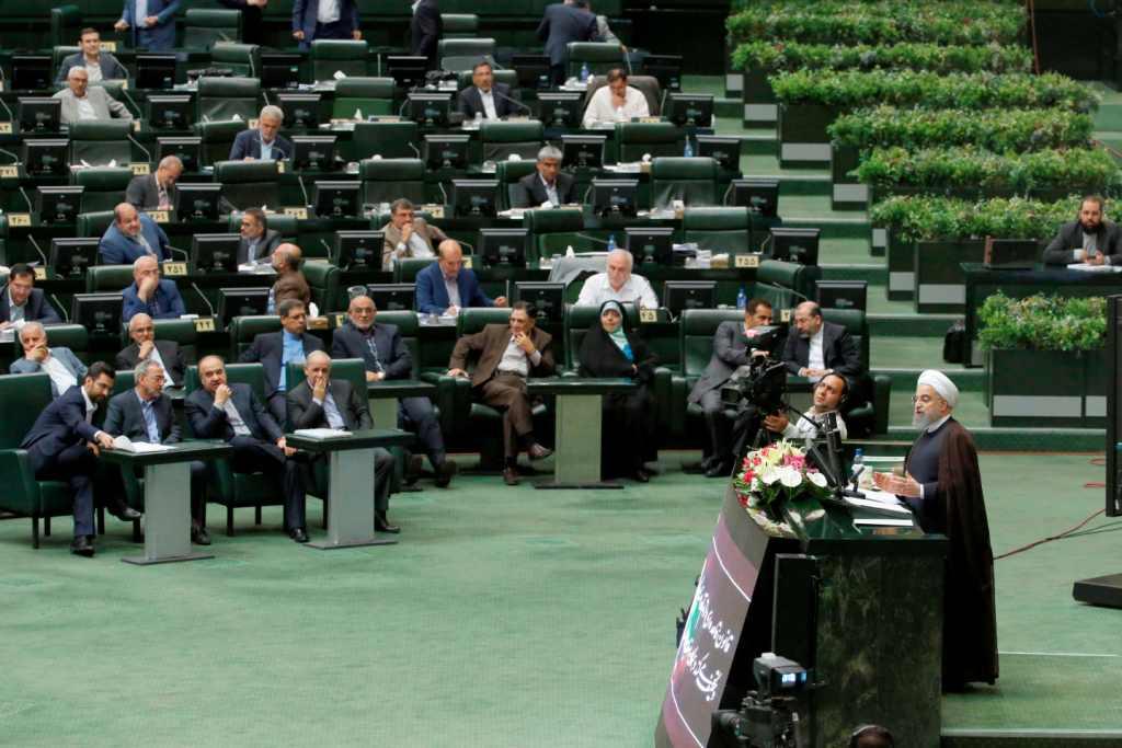 El acuerdo, confirmado por el Consejo de seguridad de la ONU el 20 de julio de 2015, entró en vigor el 16 de enero de 2016.