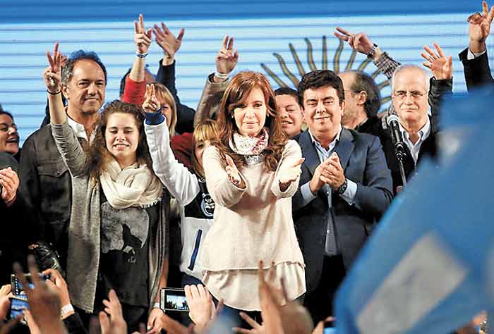 La ex presidenta quedó a ocho décimas del ganador.