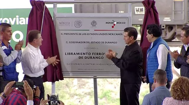 El presidente Enrique Peña Nieto inauguró el Libramiento Ferroviario del estado de Durango. 