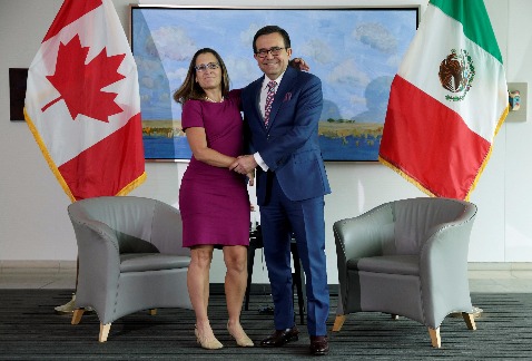 Secretario de economía, Ildefonso Guajardo Villarreal y la Canciller de Canadá, Chrystia Freeland.