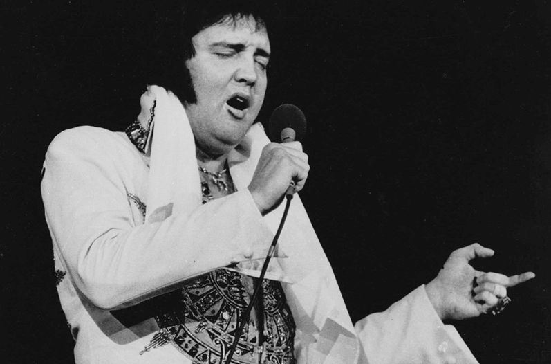 El 23 de mayo de 1977 hizo una de sus últimas presentaciones en Providence, Rhode Island, tres meses antes de morir. Para entonces ya se veía un Elvis
