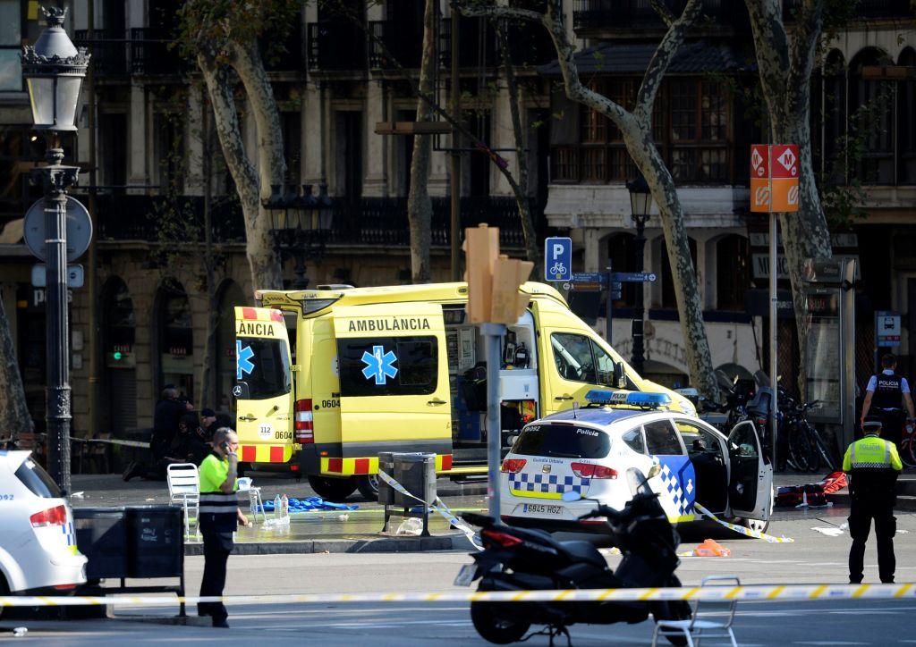 En las horas posteriores al atentado se produjeron diversas actuaciones policiales en medio de un clima de nerviosismo, corridas e informaciones contr