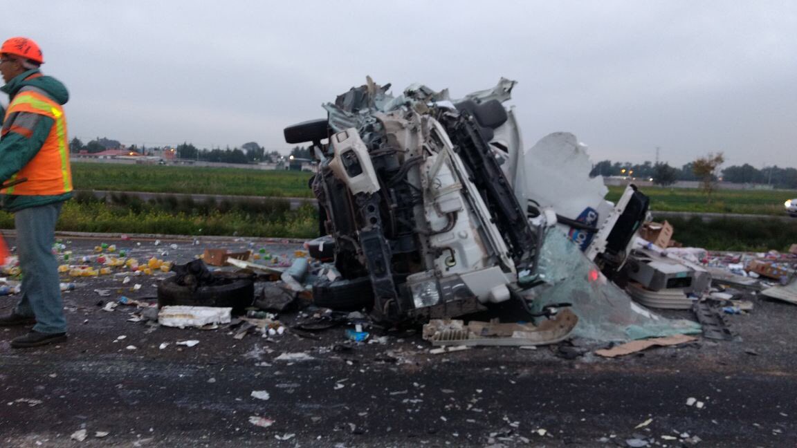 El accidente de la camioneta de la empresa Danone, ocurrió en el kilómetro 15 de la vía.