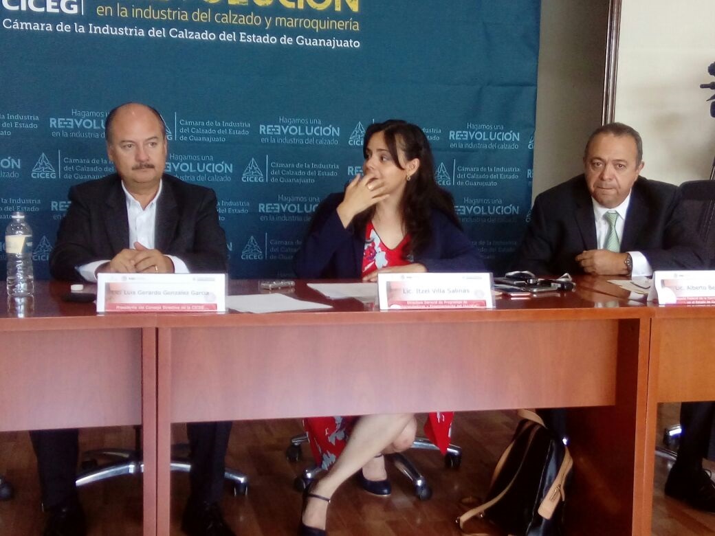 Itzel Villa Salinas hizo el anuncio del programa de financiamiento. 