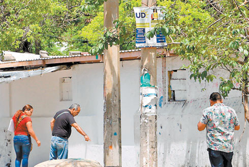 El peritaje en la zona donde fue abatido un sujeto en el Fraccionamiento Magallanes, del puerto turístico. 