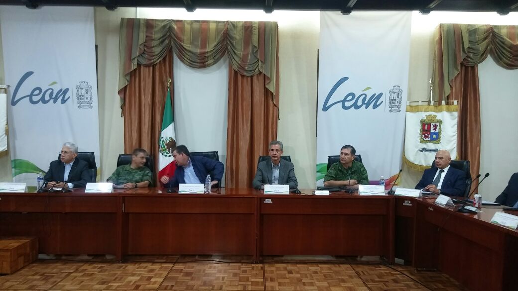 Rueda de prensa en cabildo leonés. 