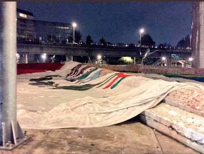 Bandera monumental en San Jerónimo.
