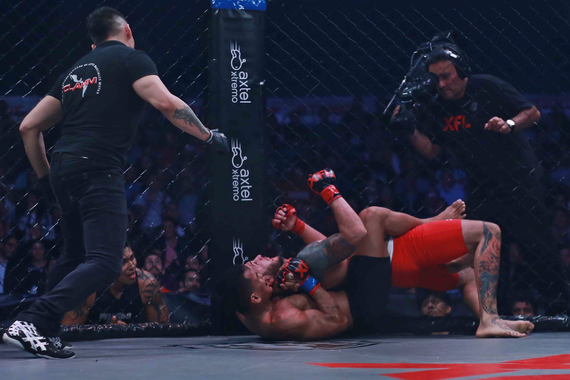 Renato 'Indio' Valente vs. Julio 'Caxorro' Cruz.