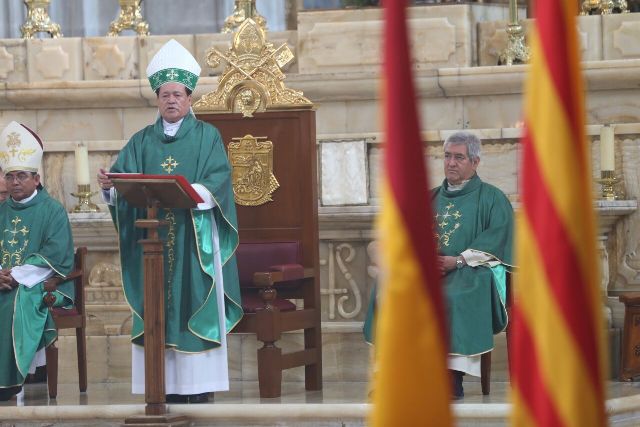 La comunidad catalana en México oró en Catedral por las víctimas de los atentados en Barcelona y Cambrils.