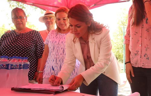 La diputada independiente, Karina Barrón.