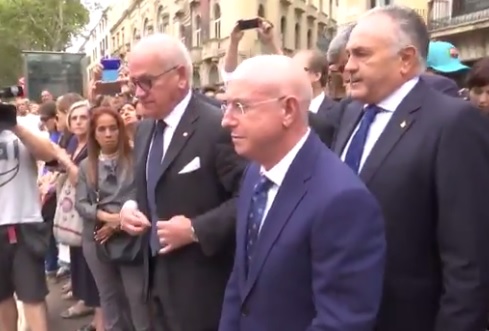 Miembros de la directiva del Betis visitaron ofrenda de Barcelona