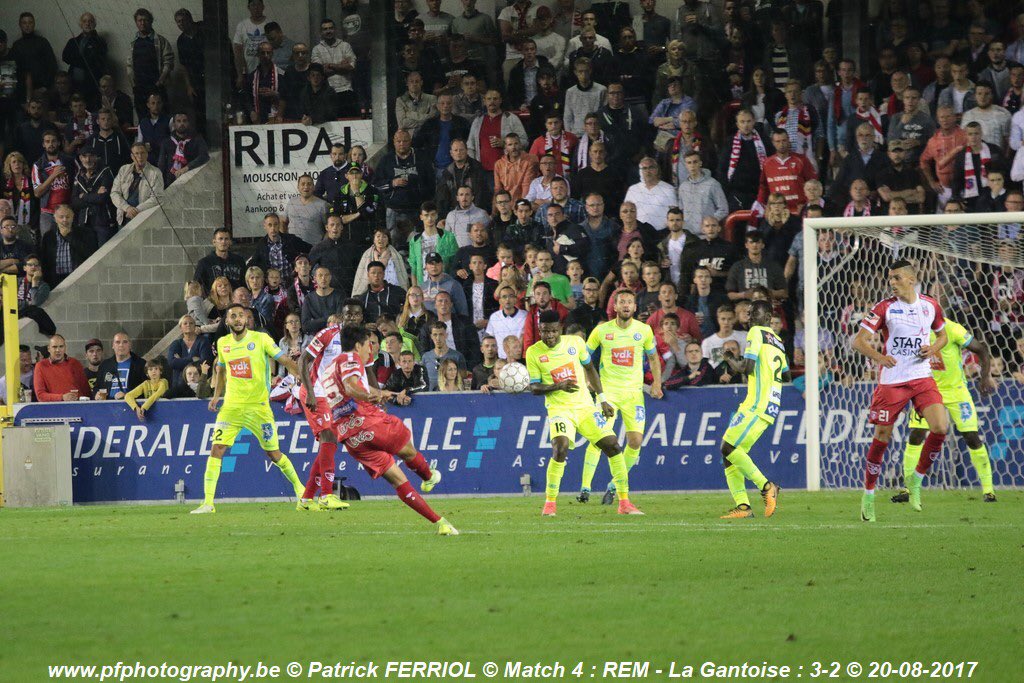 Omar Govea durante el duelo ante el Gent