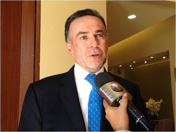 Carlos Medina Plascencia.
