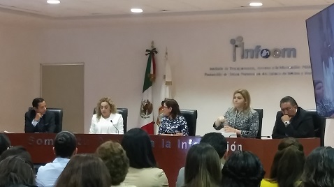 Durante la reunión oficial. 