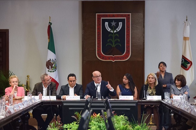 El gobernador de Morelos se reunió con consejeros del INAI.