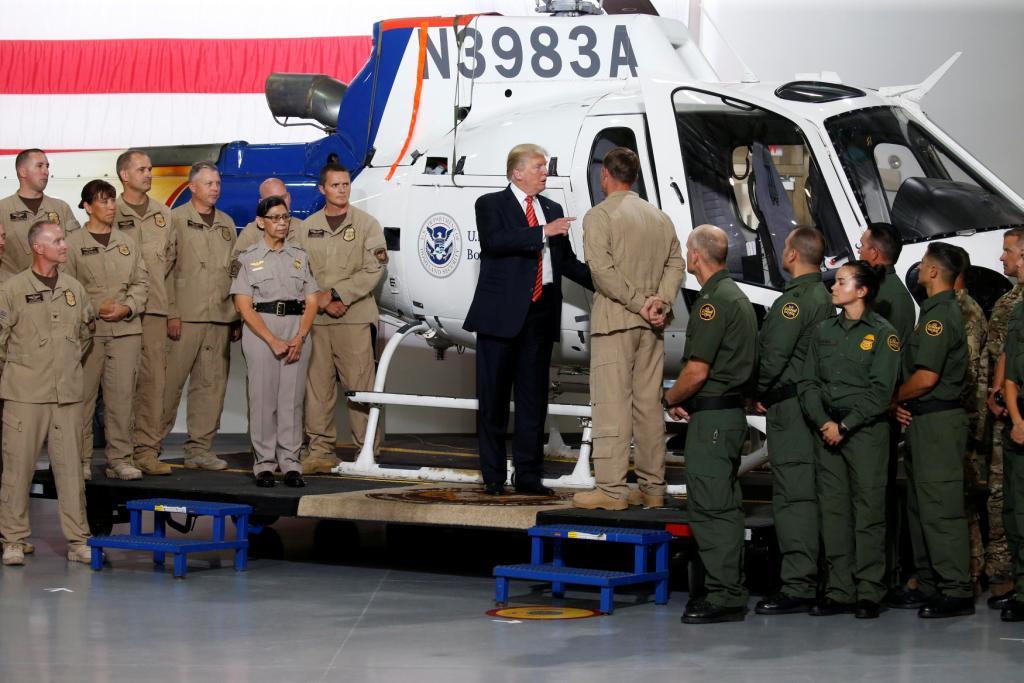 El presidente Donald Trump participó en un recorrido por la instalación de Aduanas y Protección Fronteriza de Estados Unidos en Yuma, Arizona.