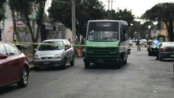 Un pasajero recibió tres disparos en asalto a micro.