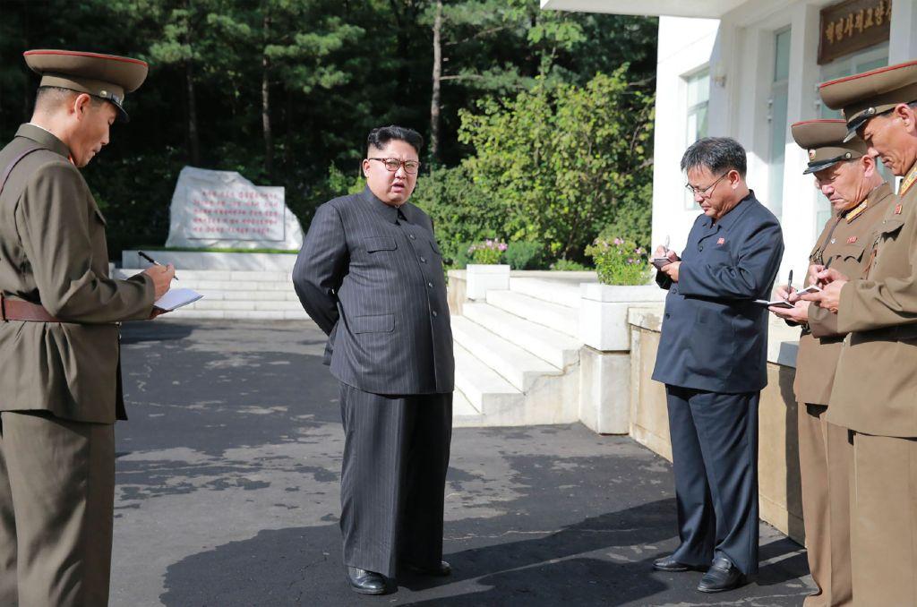 Kim realizó una visita de inspección al Instituto de Materiales Químicos de la Academia de Ciencia sobre Defensa, que desarrolla los misiles de Corea 