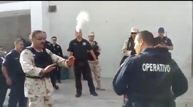 Los policías estatales se opusieron a la revisión de su equipo de trabajo por parte de los elementos castrenses.