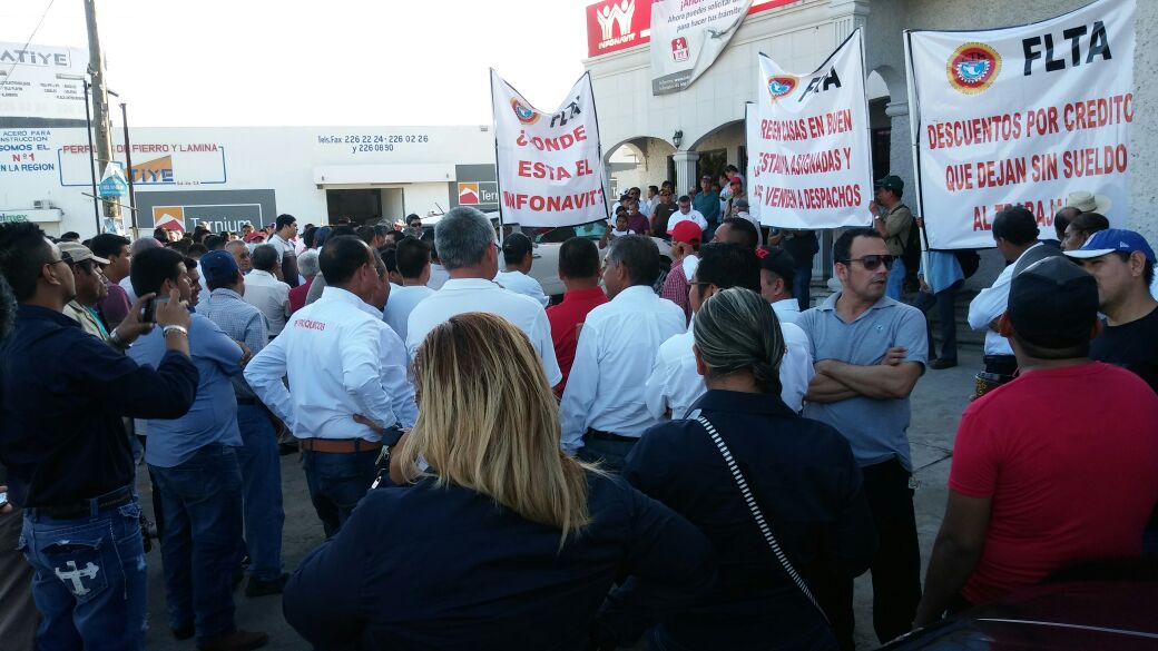 Protestan por excesivos descuentos.