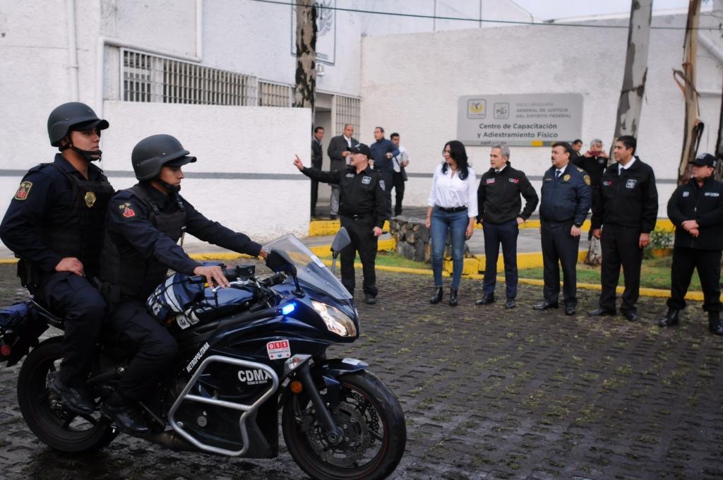 Durante el operativo se decomisó un auto y 17 botellas de bebidas alcohólicas.