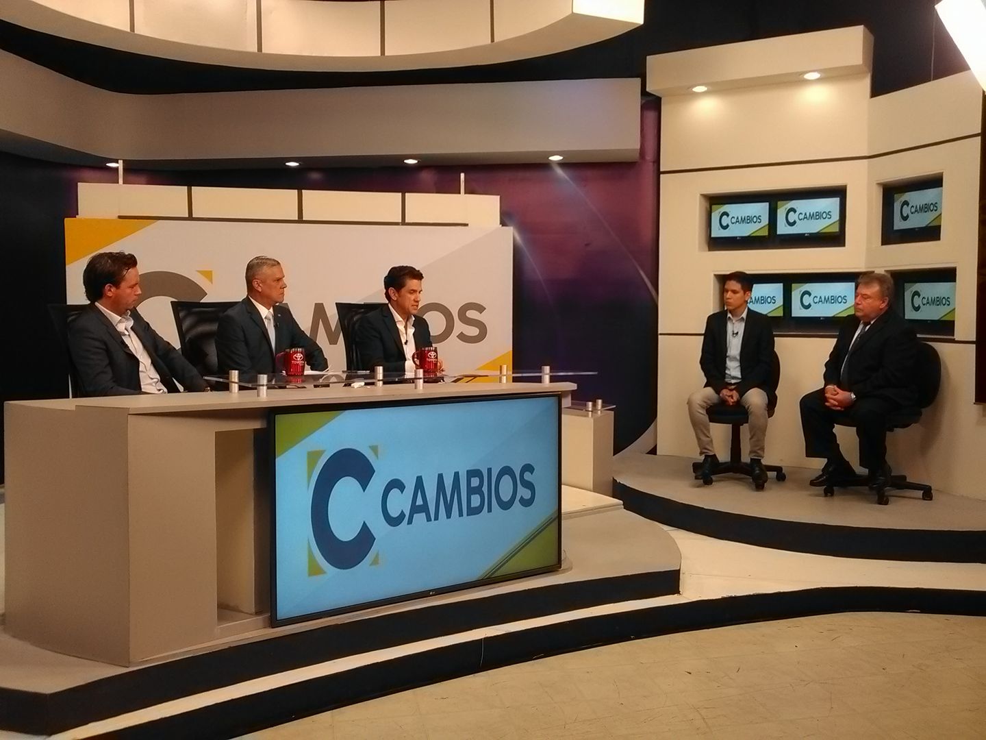 Debaten sobre la Jaiba Brava en el programa Cambios de Multimedios.
