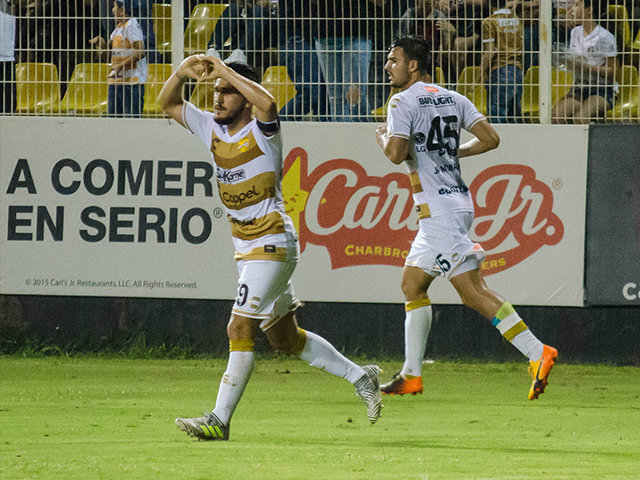 Gabriel Hachen festeja el empate ante FC Juárez