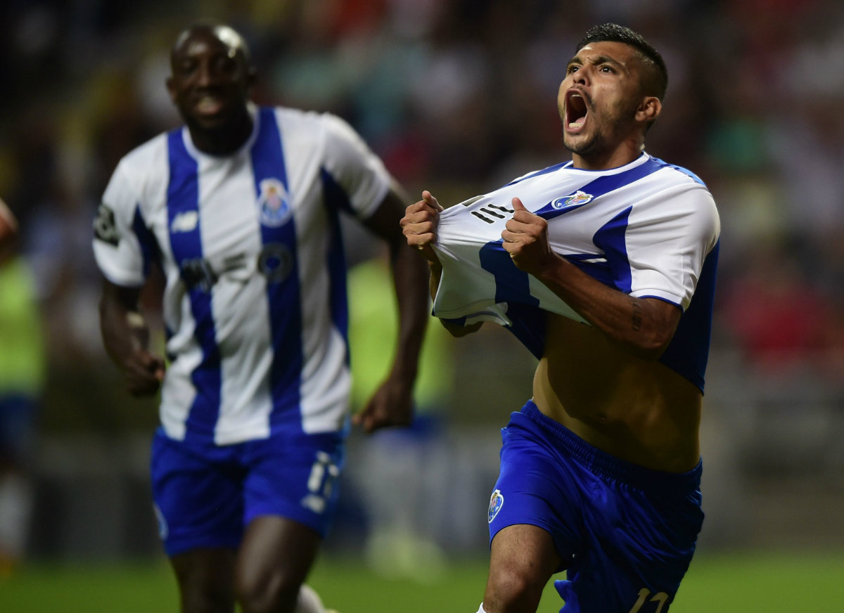 'Tecatito' Corona le da el triunfo al Porto
