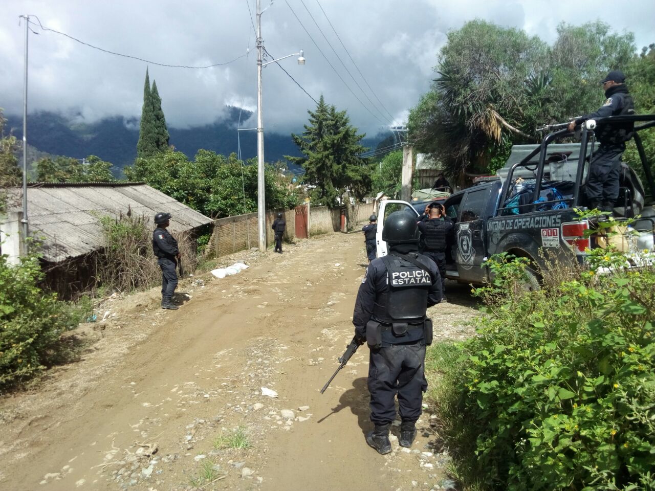 Testigos dijeron que los vecinos trasladaron a los heridos a un hospital.