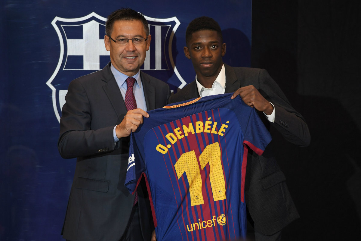 Bartomeu y Dembélé en la presentación oficial con el Barcelona