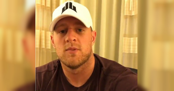 J.J. Watt es uno de los jugadores que más en activo está con las donaciones