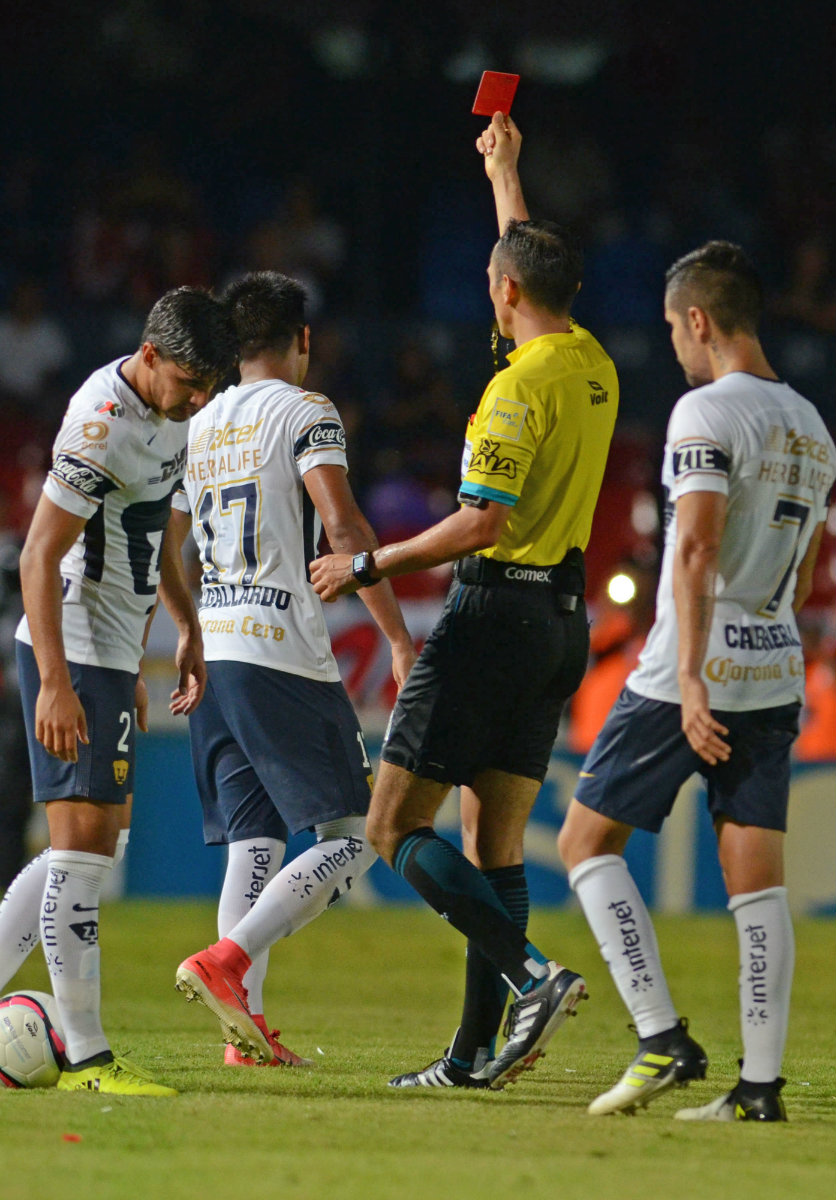 Jesús Gallardo es expulsado en el duelo ante Veracruz