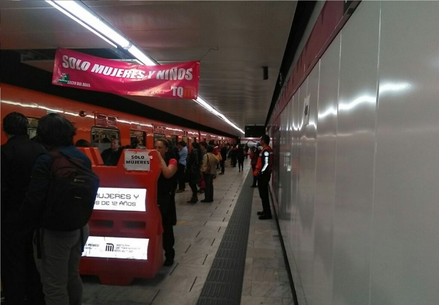 Las lluvias de este fin de semana ocasionaron que los trenes avancen de manera lenta.