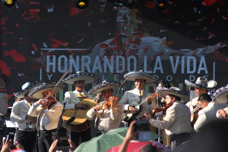 Los Mariachis se hicieron presentes para honrar la memoria de Juan Gabriel.