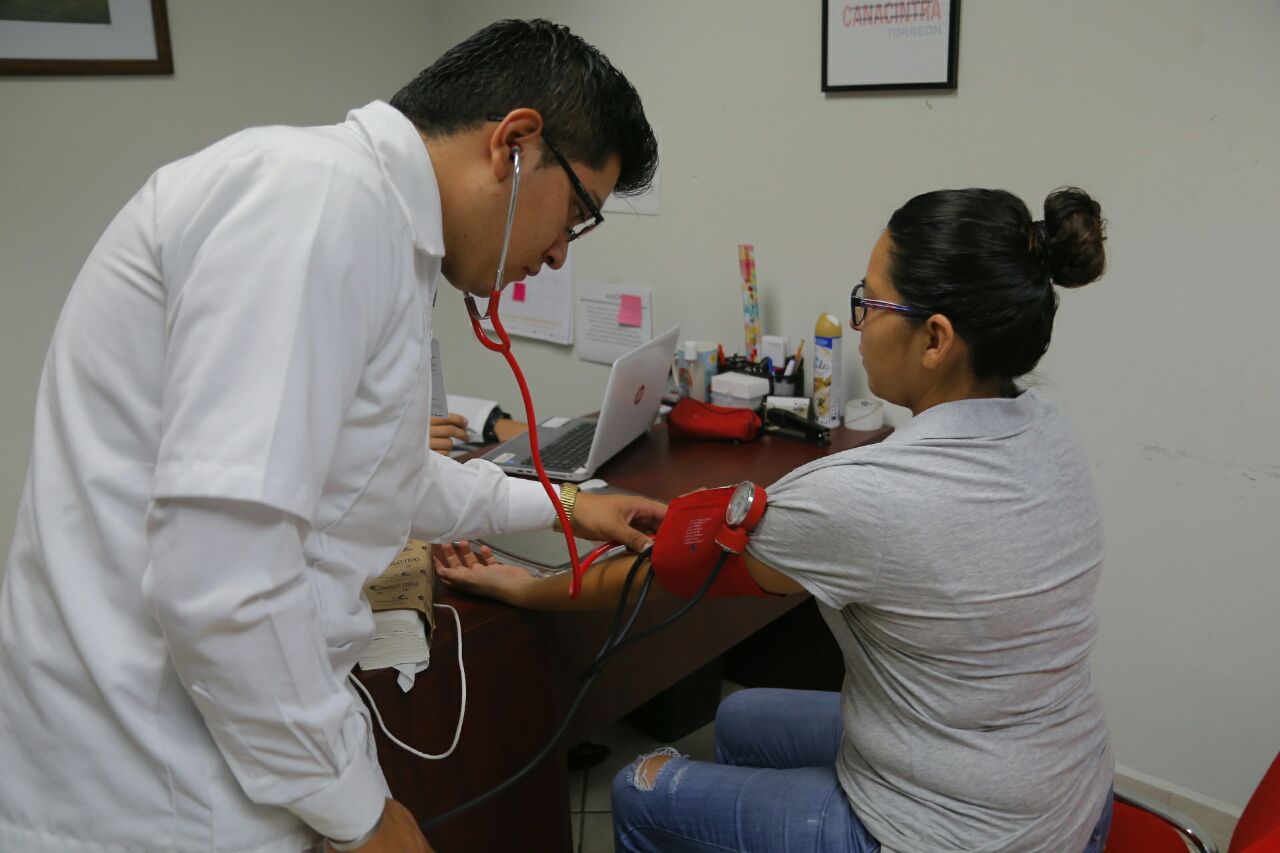 En Torreón, Canacintra y Salud Municipal apuesta por la prevención de diabetes e hipertensión arterial.