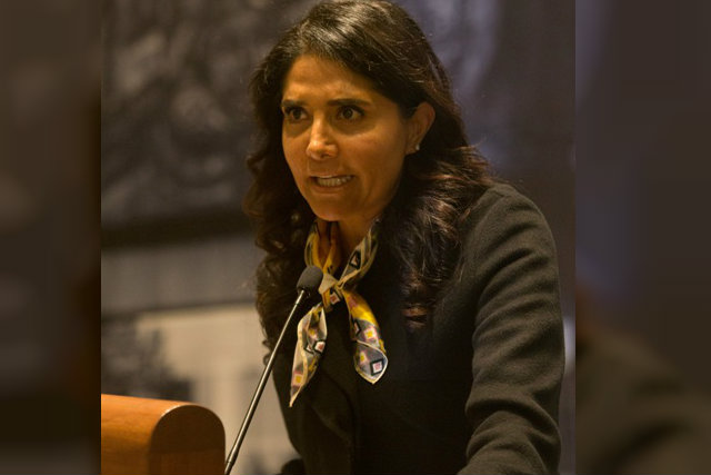 La líder del PRD, Alejandra Barrales Magdaleno en la reunión plenaria de legisladores. 