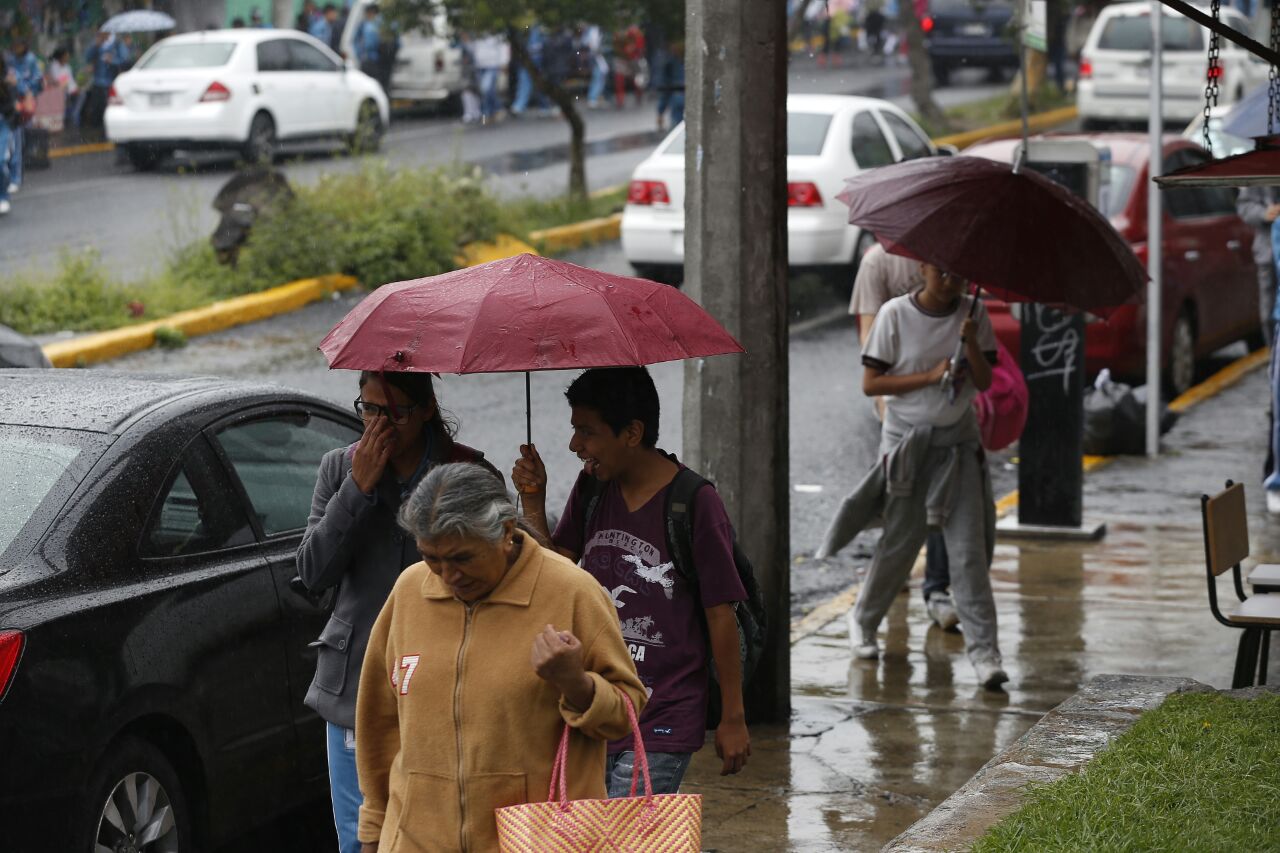 Protección Civil advirtió que continuará el cielo nublado y las  lluvias de ligeras a lo largo del día.