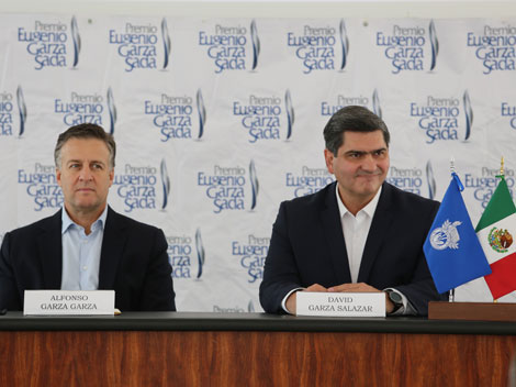 Alfonso Garza, director general de negocios estratégicos de Femsa, y David Garza Salazar, rector del Tecnológico de Monterrey. 
