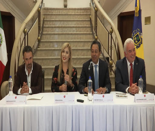 La directora de Grandes Eventos, Ofelia Medina, el Presidente Municipal de Concepción de Buenos Aires, José Guadalupe Buenrostro Martínez y el Directo