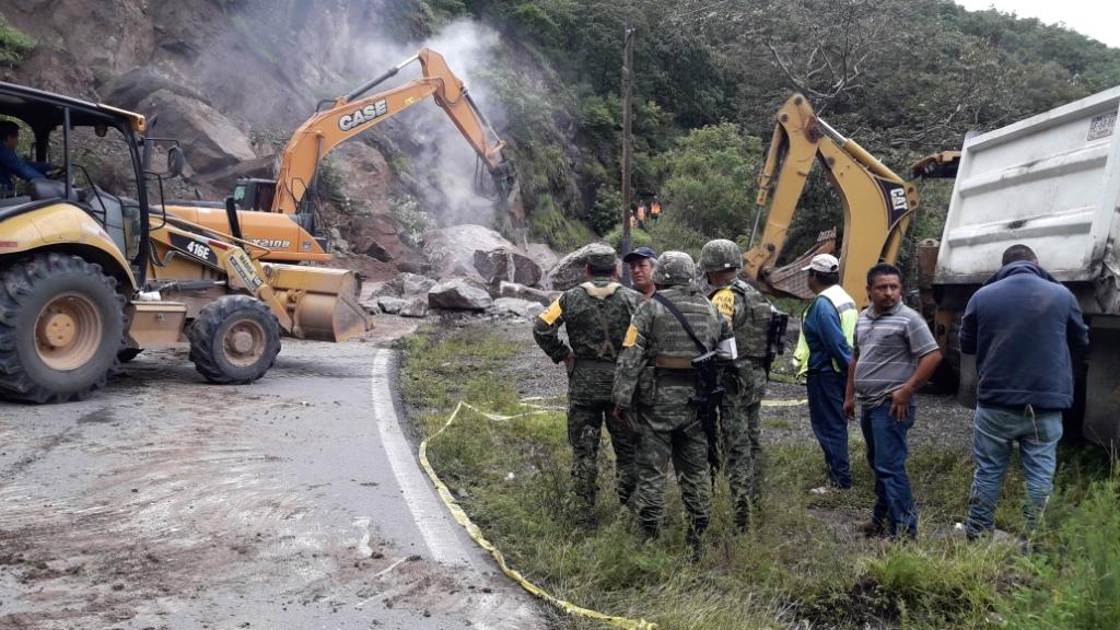 El derrumbe ocurrió en el kilómetro 8+300 de la carretera Chilpancingo-Tixtla.