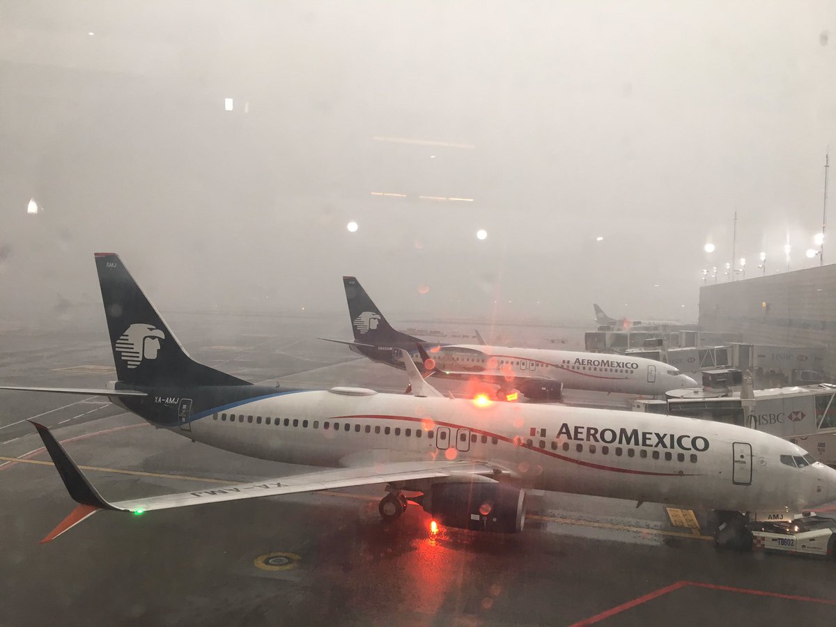 Las fuertes lluvias han afectado las operaciones en el AICM.