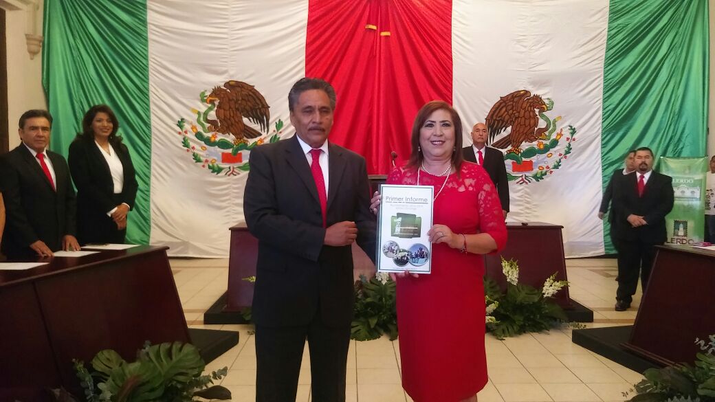 En Lerdo, la alcaldesa María Luisa González Achem entregó su primer informe de Gobierno.