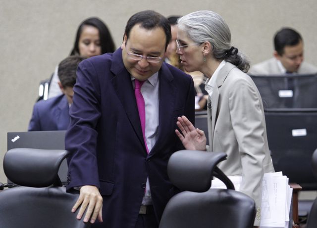 Los consejeros electorales Ciro Murayama y Pamela San Martín Ríos. 